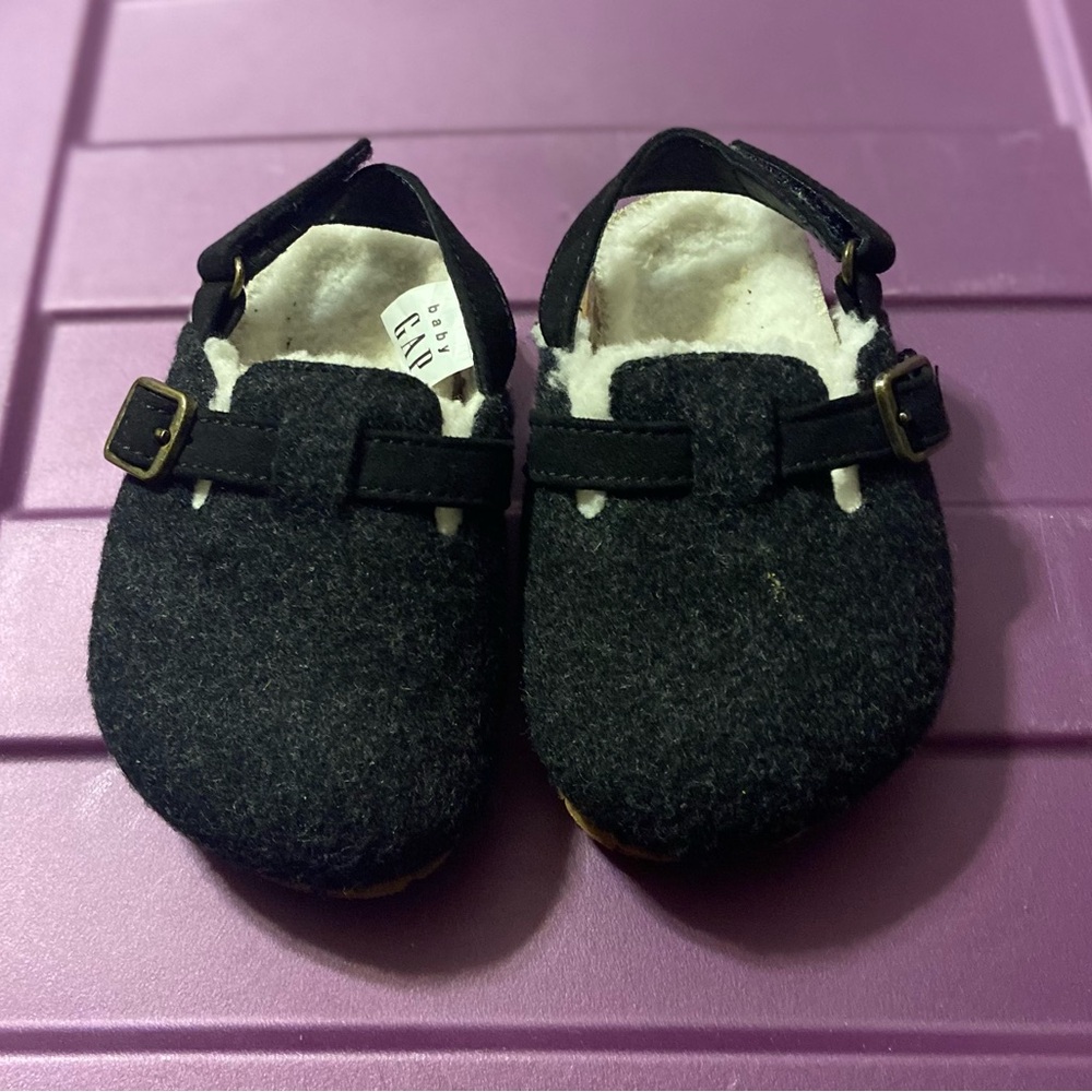GAP Black Kids clogs